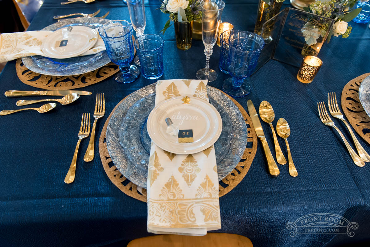 01_-_Blue_and_Gold_Table_Decor.jpg