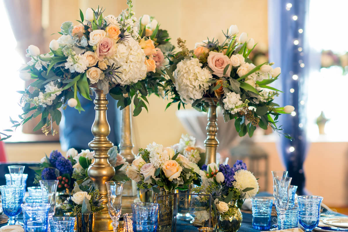 05_-_Blue_and_Gold_Theme_Centerpiece.jpg