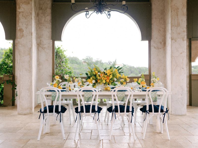Elegant green table linen with floral motif for Amalfi Coast event style