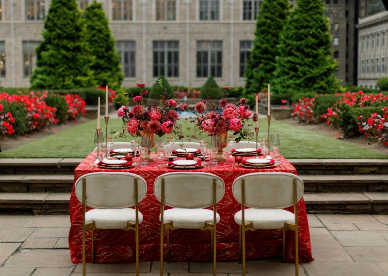 Refined red table design inspired by fine jewelry