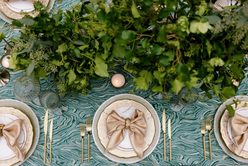 Elara Malachite table linen with gold flatware