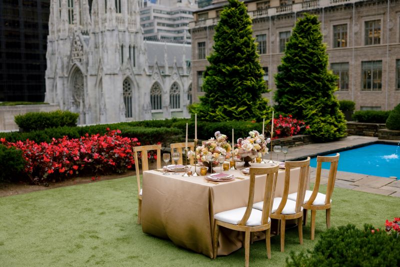 Warm metallic gold tablecloth for luxury event